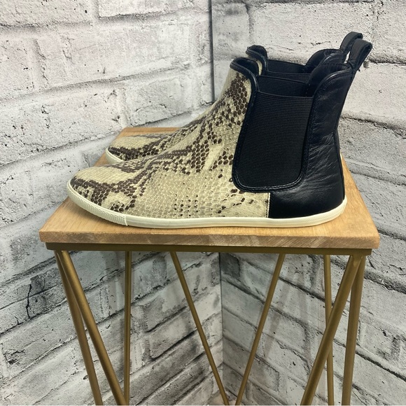 Marc Jacobs Victoria Snakeskin Print Slip On Ankle Boots - Picture 4 of 9